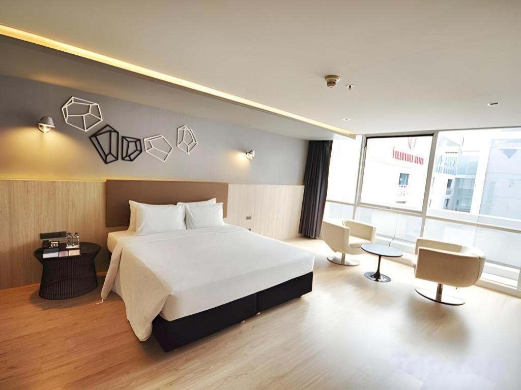The Heritage Silom Hotel Bangkok Exterior photo
